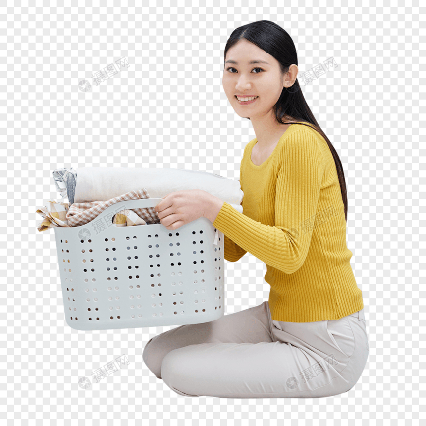 家庭主妇居家整理脏衣篮洗衣服图片