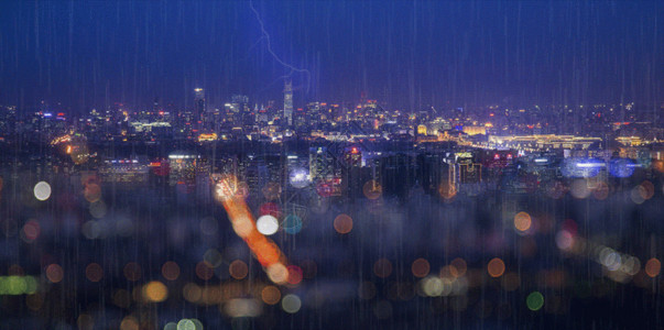 风暴云中闪电下雨梦幻夜幕下的京城gif动图高清图片