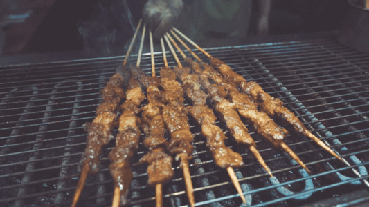 韩式烤肉串城市美食碳烤羊肉串美食小吃GIF高清图片