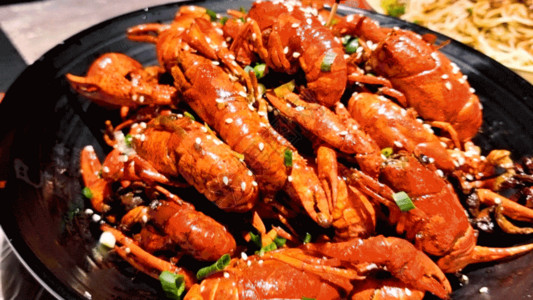 铁板虾香辣可口的美食小龙虾GIF高清图片
