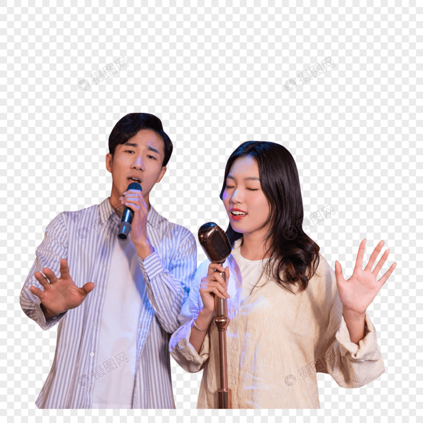 青年情侣在KTV唱歌图片