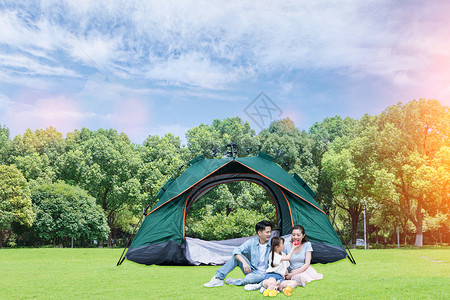 露营野餐幸福家庭在户外露营设计图片