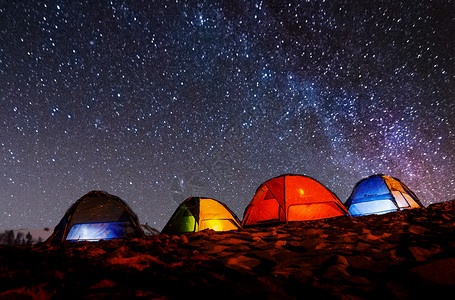 活动冒险夜空下露营设计图片
