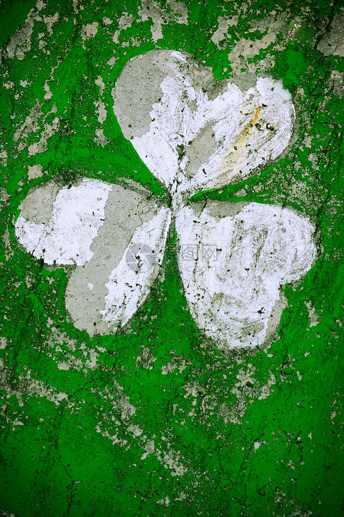 在代表爱尔兰庆祝的圣帕特里克墙上涂画的图片