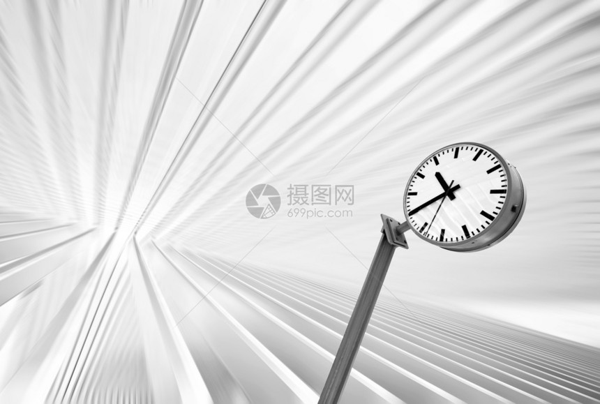 黑色和白色概念未来内室的简单圆时钟图片