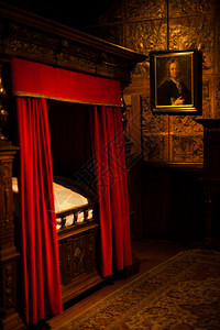 一个美丽的装饰古老世界的卧室幕帘四张由深黑富木图片