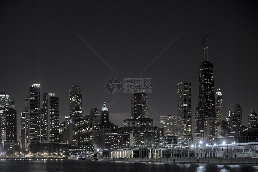 芝加哥市中心夜间的插图图片