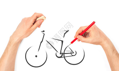 男人的手画着一辆单车孤立图片