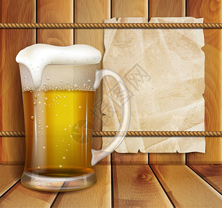 杯啤酒和木制背景图片