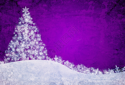 紫色圣诞背景与雪花和松树图片