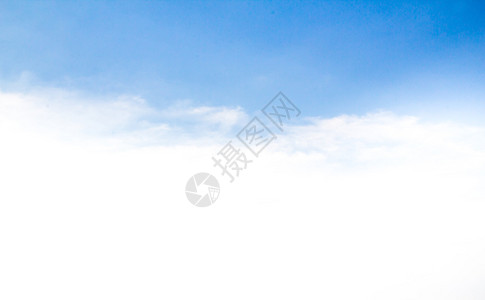 多云的蓝天抽象背景图片