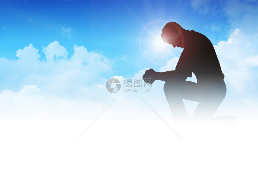 一个人在云中祈祷的剪影插图图片