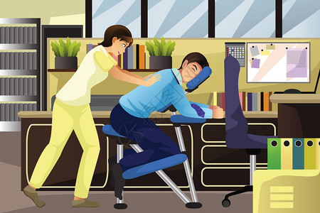 介绍在办公室使用按摩椅对客户进行按摩的按摩治疗师图片
