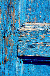 一扇蓝色古董木旧门的抽象纹理图片