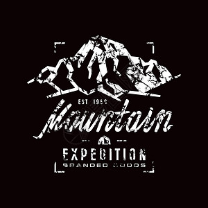 带有破旧纹理的山区探险标签T恤衫的图形设计黑色背景图片