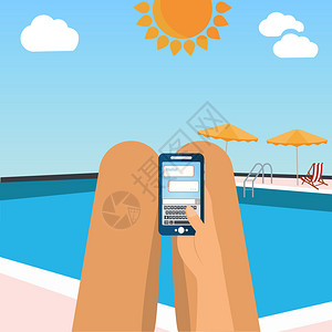 女人用智能手机在游泳池图片