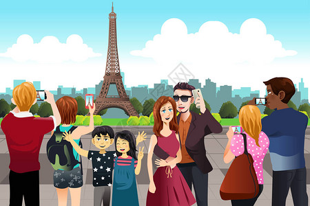 旅游者在埃菲尔铁塔附近图片