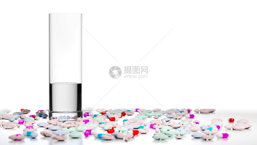 一杯水和周围许多药丸和药片的3D插图在白色背景的过图片