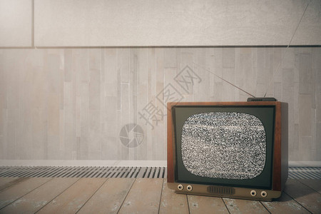 关闭木地板上的复古电视屏幕技术概念图片