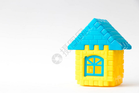 科创贷将玩具拼图连接为白色背景的房屋形状梦中家庭或财产贷插画