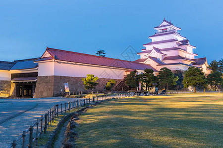 日本福岛冬景福岛敦贺城堡灯火通明日本插画