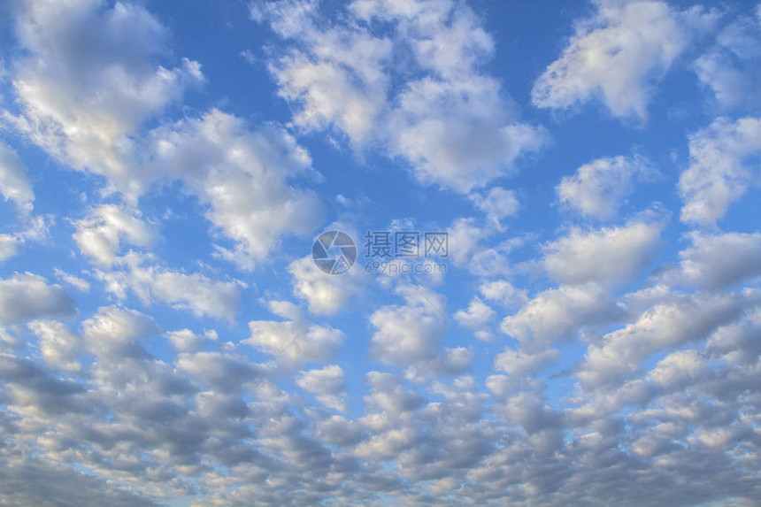 美丽的天空与云彩的背景积云抬头看特写抽象的图片