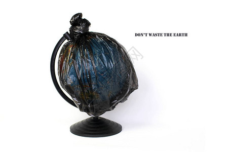 一个装在塑料黑色袋子里的地球图片