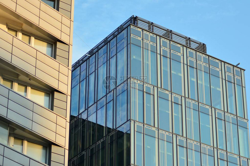 城市抽象背景现代玻璃面孔和办公大楼的细节单图片
