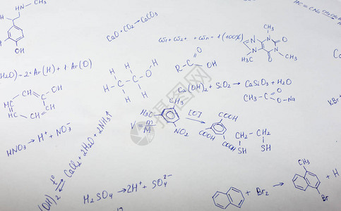 学校课堂背景白板上的抽象科学与图片