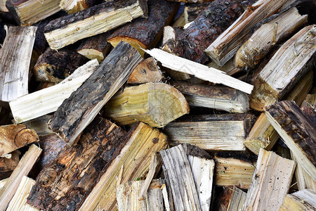 切碎和堆积的木柴的抽象图像背景图片