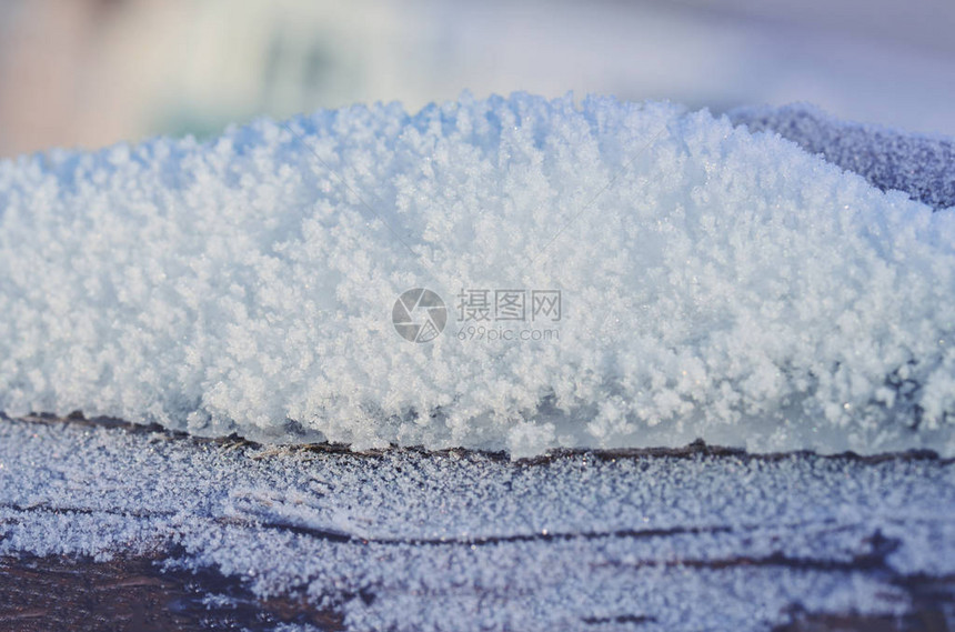 新鲜的雪盖特写圣诞抽象背图片