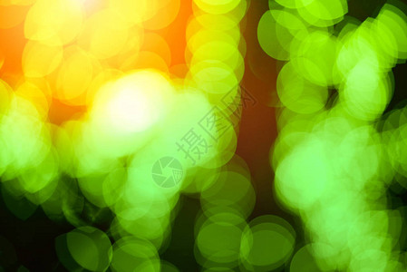 绿色散景背抽象散景灯黑色背景绿色和黄色散景黑图片
