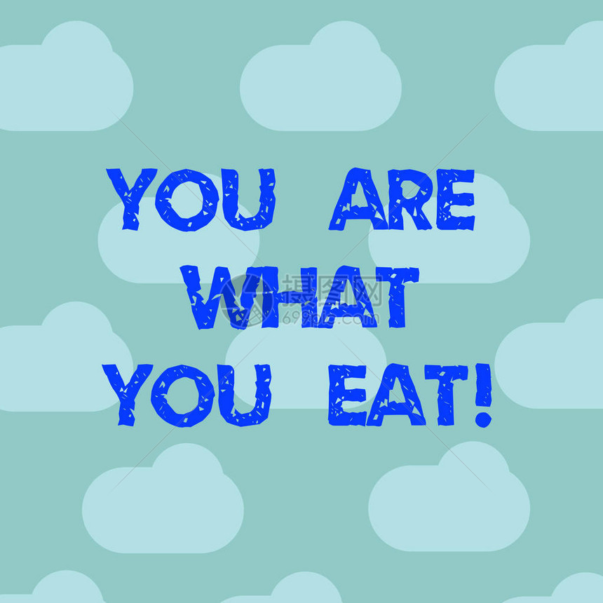 文字书写文本你就是你吃的东西拥有健康生活方式的商业理念照顾你的食物蓝天云漂浮海报展示卡的图片