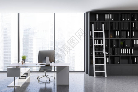 时尚的首席执行官办公室内部配有灰色墙壁混凝土地板全景窗户白色和木制电脑桌以及带梯子的灰色书柜背景图片