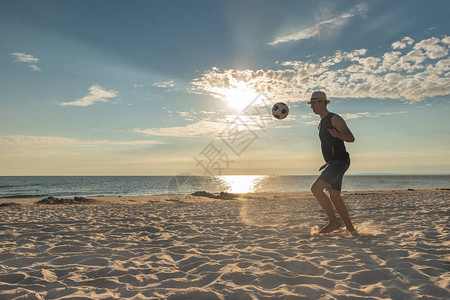海滩足球波罗图片