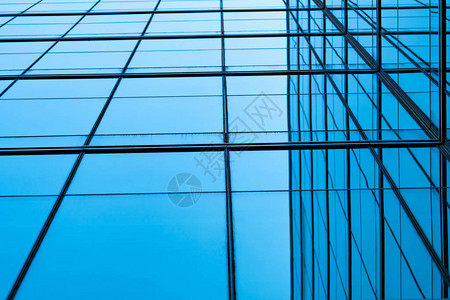 现代未来玻璃建筑抽象背景的透视图办公玻璃建筑外观商业大楼透明玻璃中的倒影背景图片