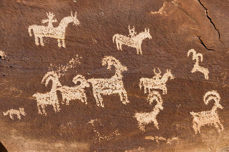 近距离接近的美洲原住民石化相信是乌特在Arch图片