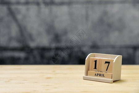 月17日木制日历上老式木抽象背景使用作为背景的通用日概念图片