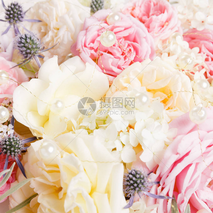 光粉玫瑰的近距离关闭无焦点的模糊粉红玫瑰花瓣抽象浪漫背景图片