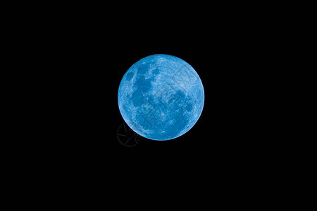 在黑夜的蓝色满月图片
