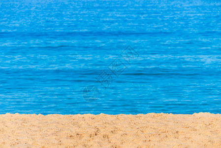 模糊的背景海抽象的夏天背景阳光映照在海面上图片