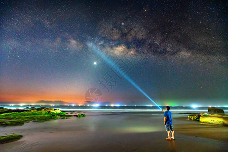 赫恩湾海滩夜晚风景插画