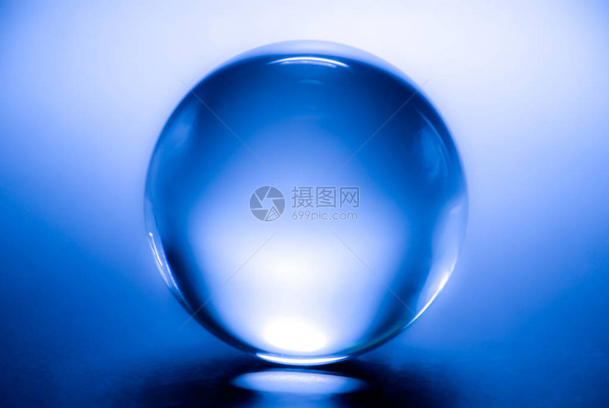 蓝色的玻璃球抽象蓝色的水图片
