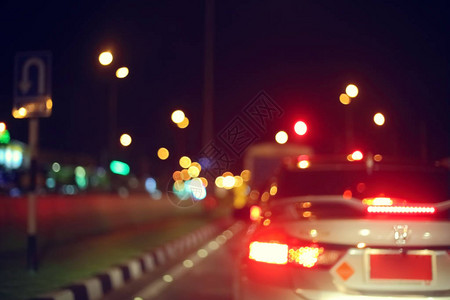 城市街道交通车的夜灯抽象模糊b图片