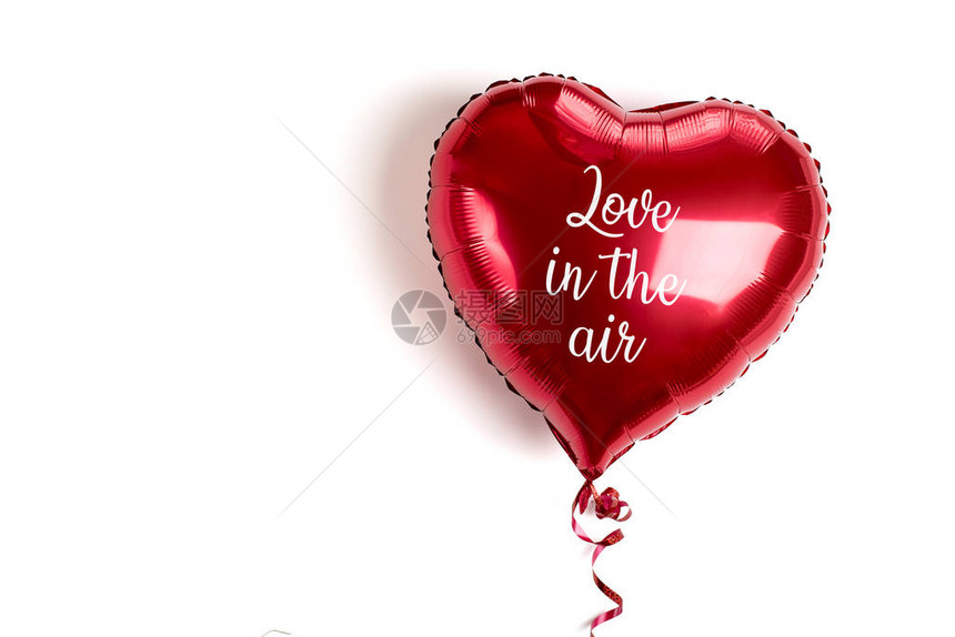 白背景红色气球的情人节日卡图片