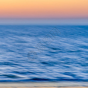 海洋旁边的水海上日落抽象背景线条艺术模糊运动效果图片