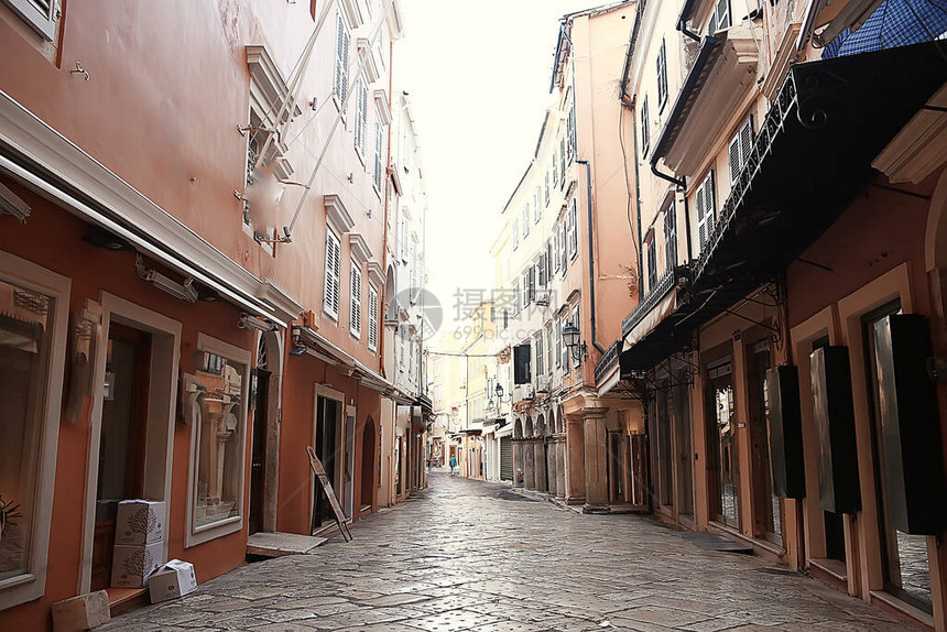 欧洲城市景色抽象夏季观的欧洲狭窄街道上的forconeFrancneclose图片