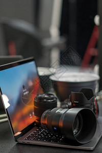 数码相机镜头和笔记本电脑图片