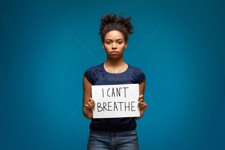 我无法呼吸非洲裔美国妇女站着抗议美国黑图片