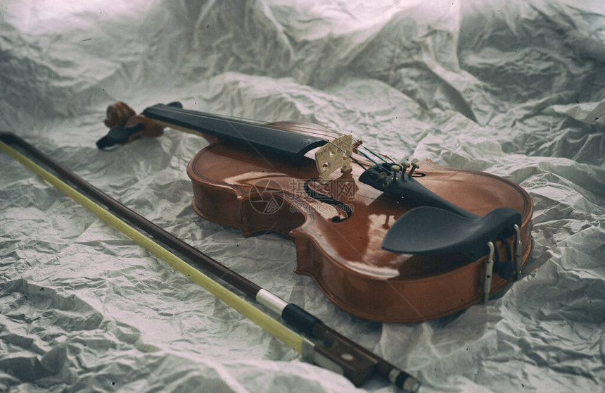 木小提琴的抽象艺术设计背景贴在石图片